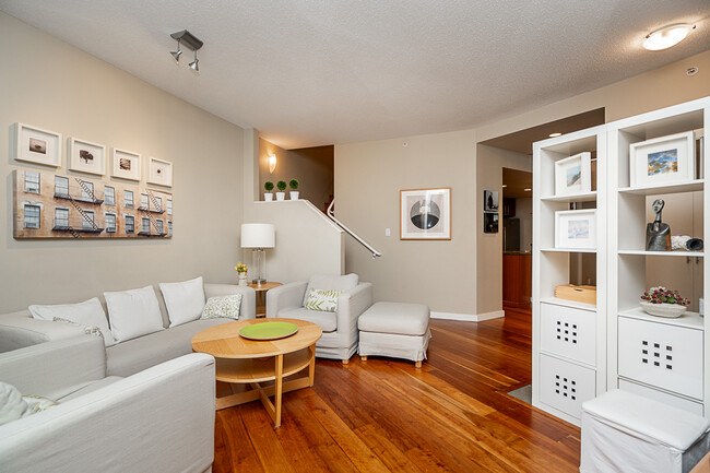 1475 Strathmore Mews in Vancouver, BC - Building Photo - Building Photo