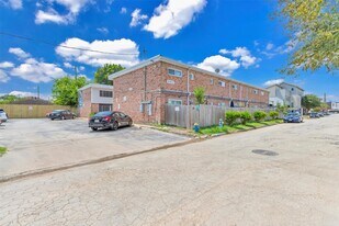 2011 Marshall St in Houston, TX - Building Photo