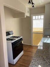 1231 W Bay Ave-Unit -FRONT in Newport Beach, CA - Building Photo - Building Photo