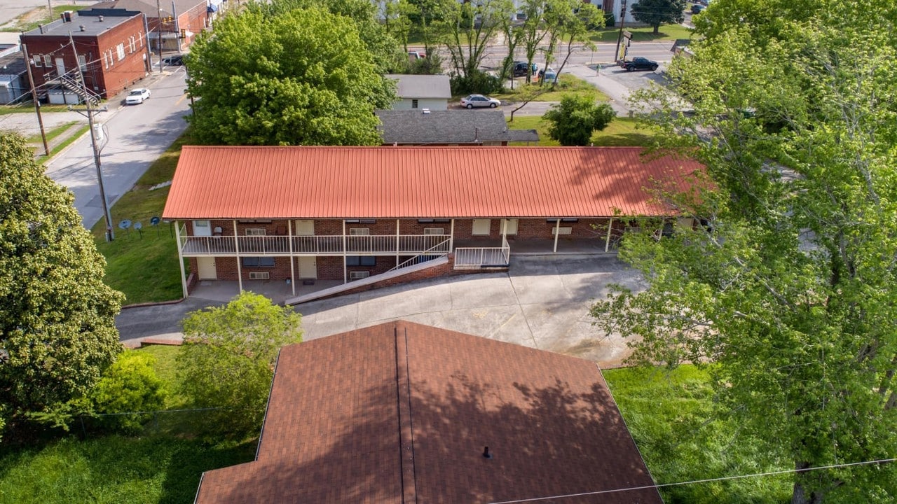 128 S 3rd St in Kingston, TN - Building Photo