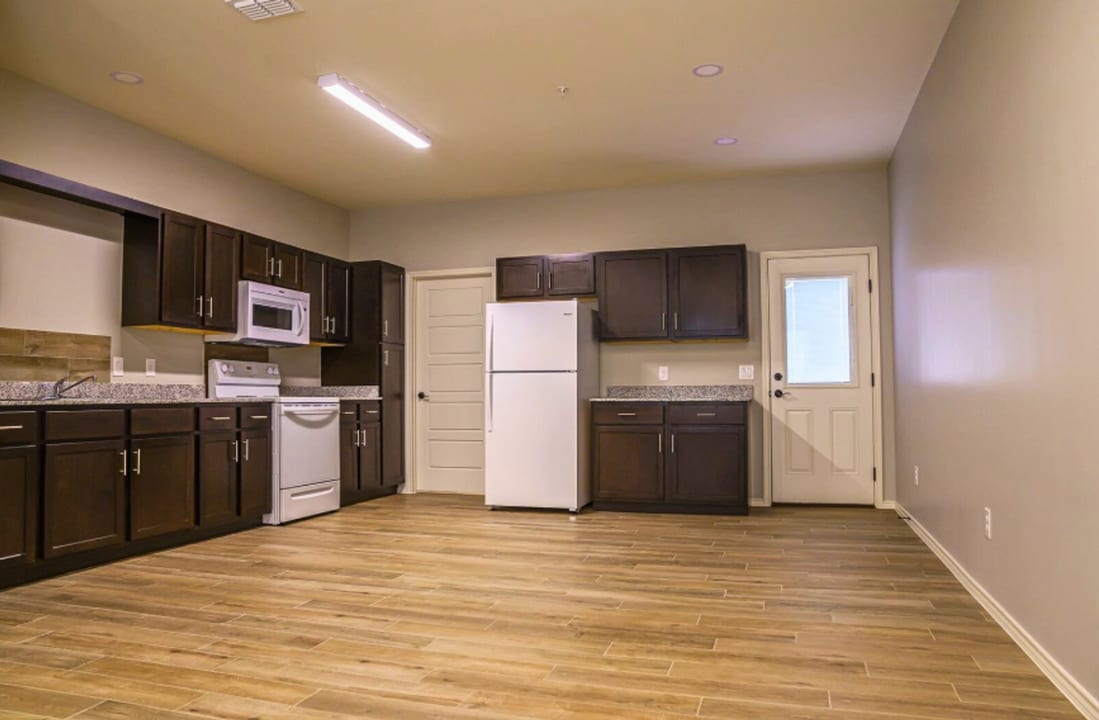 1402 S H St in Harlingen, TX - Foto de edificio