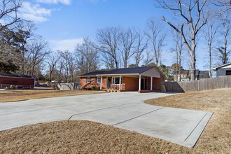 417 E Donaldson Ave in Raeford, NC - Building Photo - Building Photo