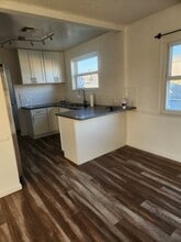 2061 W 104th St in Los Angeles, CA - Foto de edificio - Building Photo