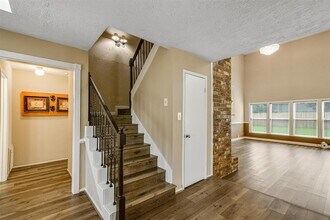 14919 Parkville Dr in Houston, TX - Building Photo - Building Photo