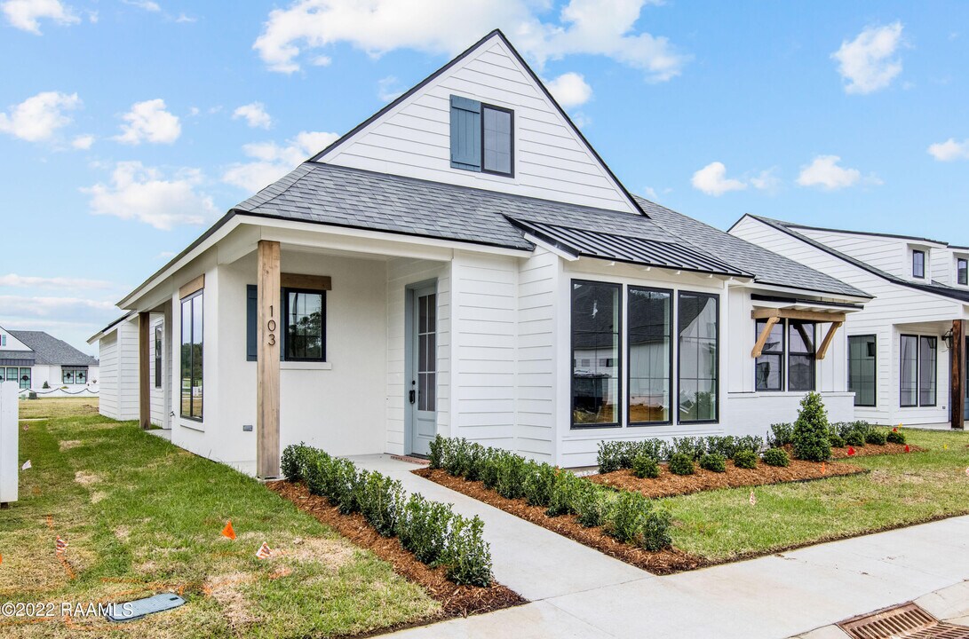 103 Wishing Wl Dr in Broussard, LA - Building Photo