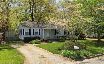 2727 Stratford Dr in Greensboro, NC - Building Photo