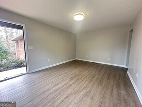 1131 White Oak Dr in Athens, GA - Building Photo - Building Photo