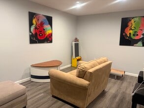 433 S Fairview St in Burbank, CA - Building Photo - Building Photo