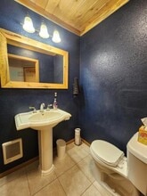 4450 WA-211 in Newport, WA - Building Photo - Building Photo