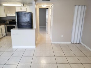 10745 SW 3rd St, Unit 3 in Miami, FL - Building Photo - Building Photo