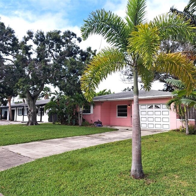 2715 45th St S in Gulfport, FL - Building Photo - Building Photo