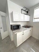 624 Westward Dr in Miami Springs, FL - Building Photo - Building Photo