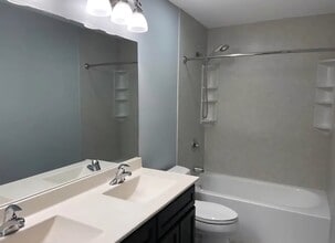 2555 Arcadia Cir in Naperville, IL - Building Photo - Building Photo
