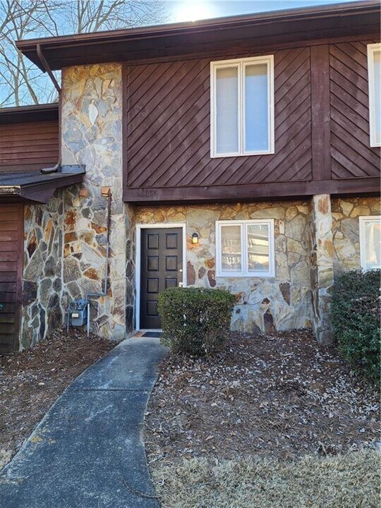 1654 Wynndowne Trail in Smyrna, GA - Building Photo