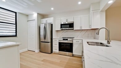 542 Lakeside Dr in Bradenton, FL - Foto de edificio - Building Photo