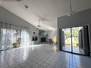 7352 Rangi Dr in Sarasota, FL - Building Photo - Building Photo