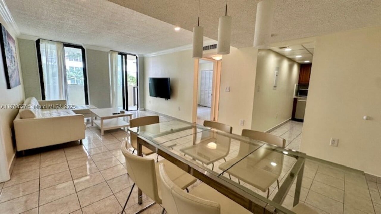 1623 Collins Ave in Miami Beach, FL - Building Photo