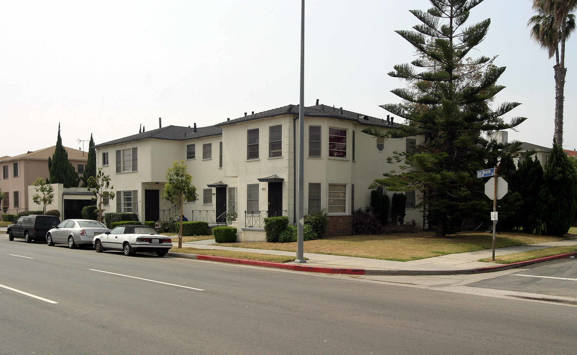 5470 San Vicente Blvd in Los Angeles, CA - Foto de edificio