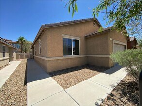 1000 Aspen Cliff Dr in Henderson, NV - Building Photo - Building Photo
