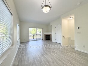 7839 NE Kian Ln in Hillsboro, OR - Foto de edificio - Building Photo