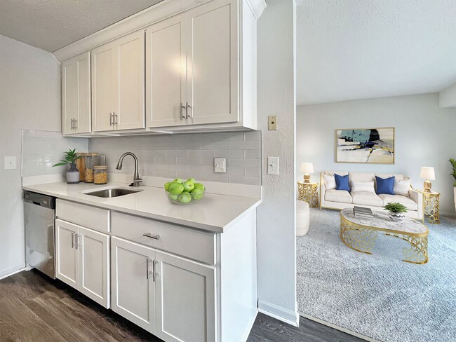 Canterbury Park Apartments in Livonia, MI - Building Photo - Building Photo