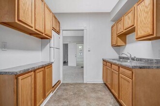 713 Thomas Ave, Unit #1 in St. Paul, MN - Building Photo - Building Photo