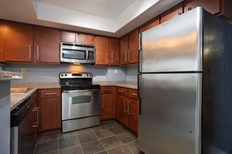 Lake Plaza in Knoxville, TN - Building Photo - Interior Photo