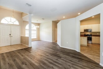 1326 Kinsmere Dr in Trinity, FL - Foto de edificio - Building Photo