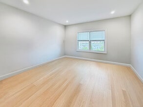 15 Oak St in Greenwich, CT - Building Photo - Building Photo