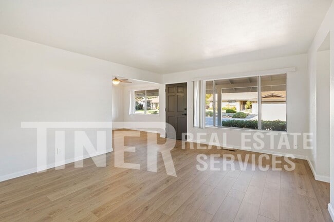 1302 Silver Oak Wy in Sacramento, CA - Building Photo - Building Photo