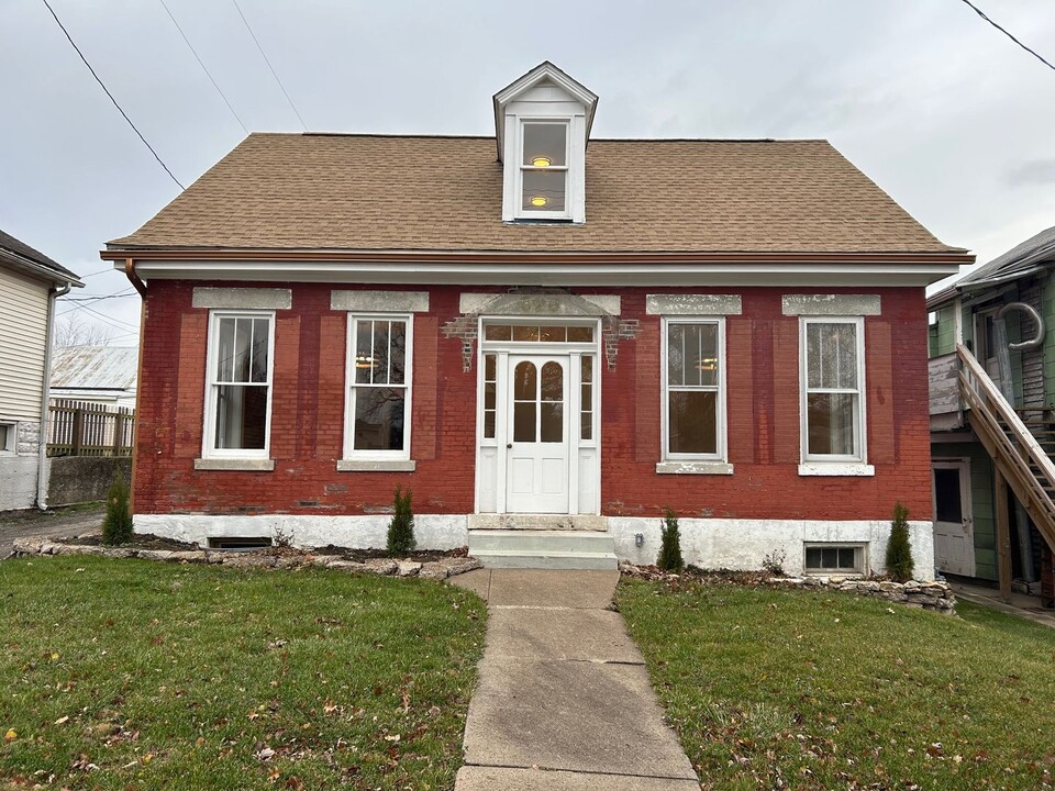 326 S 10th St in Quincy, IL - Building Photo