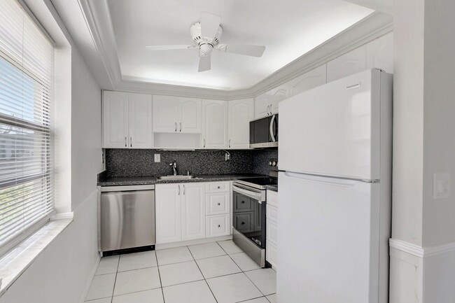 297 Monaco Way in Delray Beach, FL - Building Photo - Building Photo