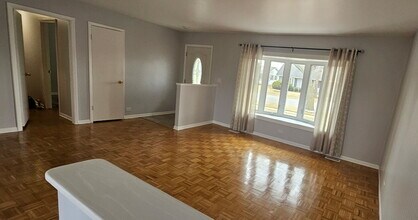 266 Trowbridge Rd in Elk Grove Village, IL - Building Photo - Building Photo