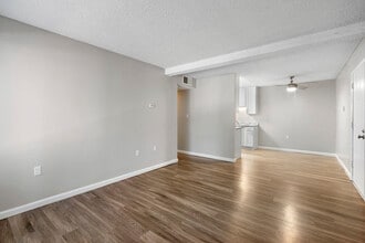 Sierra Vista in South Lake Tahoe, CA - Building Photo - Interior Photo