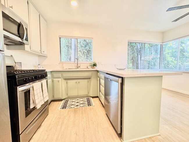 10707 Landale St in North Hollywood, CA - Building Photo - Building Photo