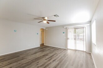 7637 S 27th Way in Phoenix, AZ - Building Photo - Building Photo
