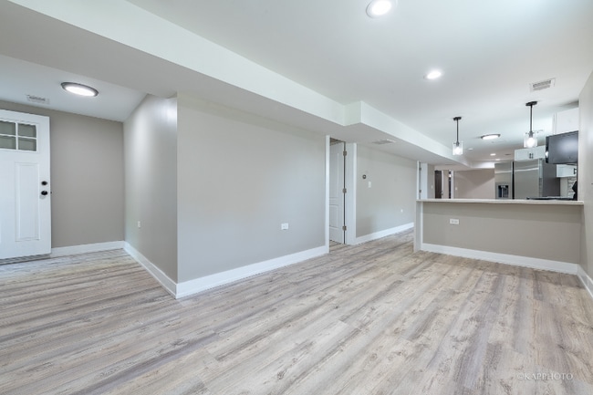 5855 S Indiana Ave in Chicago, IL - Building Photo - Building Photo