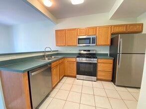 1659 S Candlestick Way in Waukegan, IL - Building Photo - Building Photo