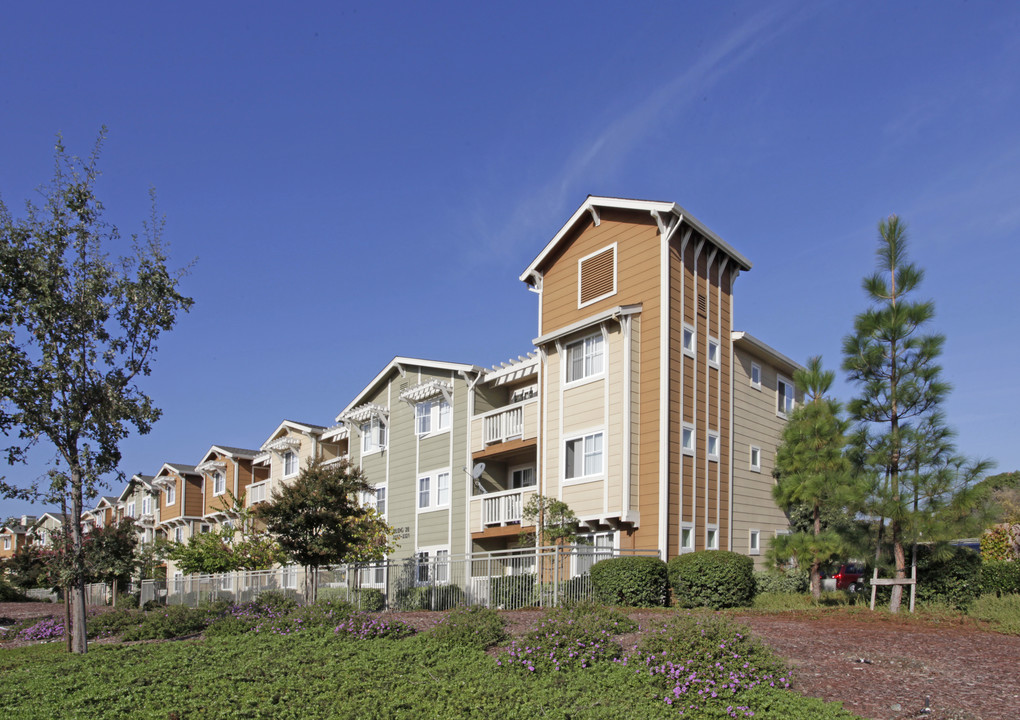 Oak Tree Village in San Jose, CA - Building Photo