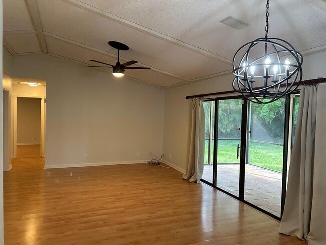 6826 SW Chase Ct in Stuart, FL - Foto de edificio - Building Photo