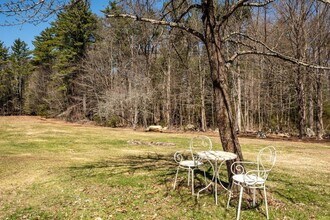 5 McDaniel Rd in Nottingham, NH - Foto de edificio - Building Photo