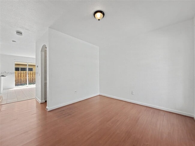 12874 SW 134th St in Miami, FL - Foto de edificio - Building Photo