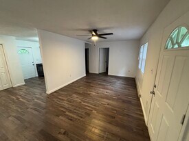 4954 Hendron Rd, Unit Hendron Rd in Paducah, KY - Building Photo