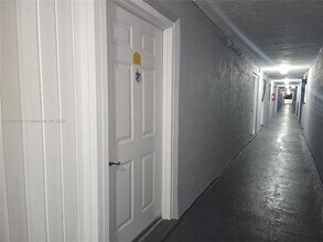 9371 Fontainebleau Blvd in Miami, FL - Building Photo - Building Photo