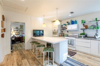 310 NW 8th St in Gainesville, FL - Building Photo - Building Photo