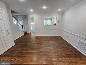 10520 Pine Haven Terrace in Rockville, MD - Building Photo - Building Photo