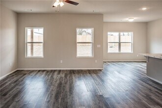 425 Mayflower Ave in Lowell, AR - Building Photo - Building Photo