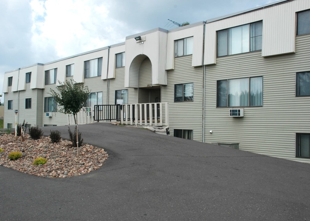 Piedmont Manor in Duluth, MN - Building Photo