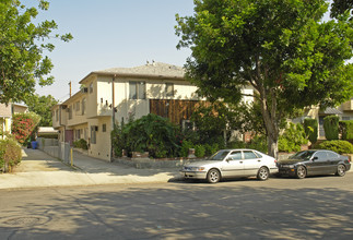 1146 N Ogden Dr in Los Angeles, CA - Building Photo - Building Photo