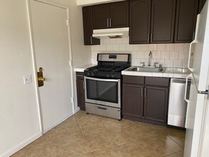 44700 Las Palmas Ave in Palm Desert, CA - Building Photo - Building Photo